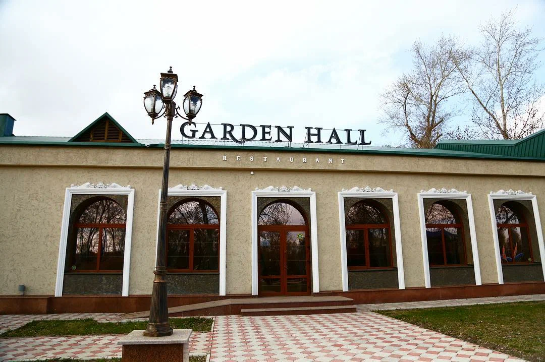 Garden hall